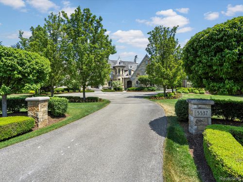 5537 Orchard Ridge Dr, Oakland Twp, MI, 48306-2399 | Card Image