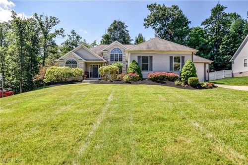 9798 Firestone Ln, Macedonia, OH, 44056-1542 | Card Image