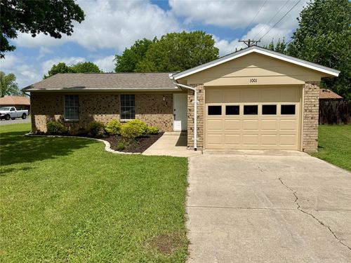 1001 Parkwood Ct, Gainesville, TX, 76240-2735 | Card Image