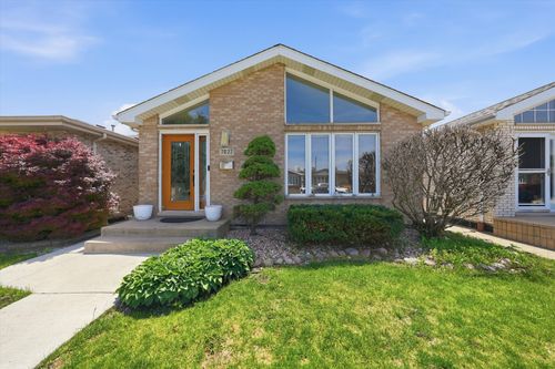 7027 64th Pl, CHICAGO, IL, 60638-4632 | Card Image
