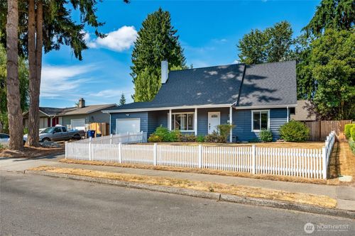 1613 36th St Se, Auburn, WA, 98002-8261 | Card Image