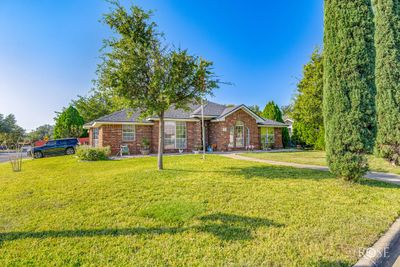 5801 Dominion Ridge Circle, Home with 3 bedrooms, 2 bathrooms and 2 parking in San Angelo TX | Image 2