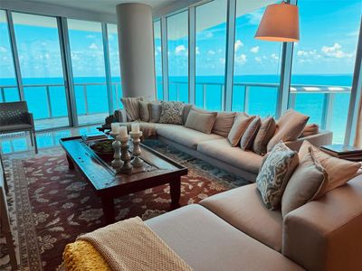 3401 - 17001 Collins Ave, Condo with 4 bedrooms, 4 bathrooms and null parking in Sunny Isles Beach FL | Image 3