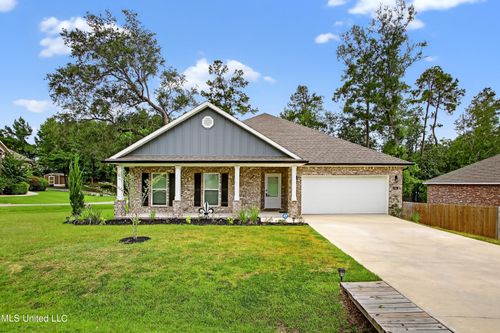 751 Crooked Stick Dr, Diamondhead, MS, 39525-3897 | Card Image