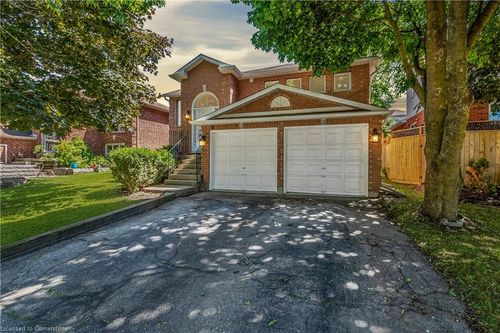 95 General Dr, Kitchener, ON, N2K3S7 | Card Image