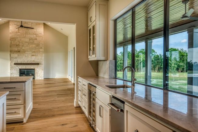 4961 Hartfield Rd, Home with 4 bedrooms, 5 bathrooms and 2 parking in Round Top TX | Image 8