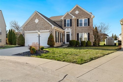 720 Jockeys Cir, Avon Lake, OH, 44012-4040 | Card Image