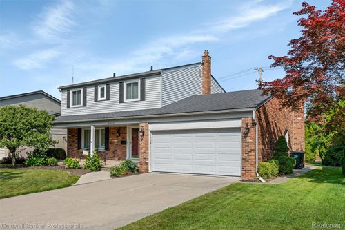 21600 Eastbrook Ct, Grosse Pointe Woods, MI, 48236-1025 | Card Image