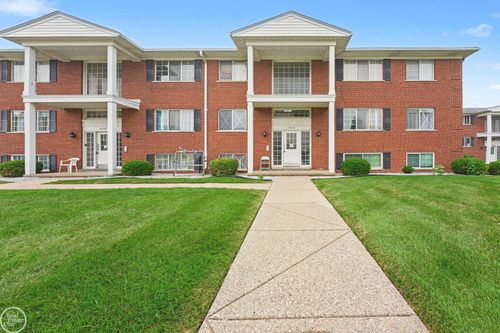 8220 Crestview Dr, Sterling Heights, MI, 48312-6083 | Card Image
