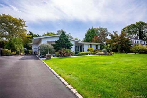 11 Saltmeadow Ln, Bayport, NY, 11705-2207 | Card Image