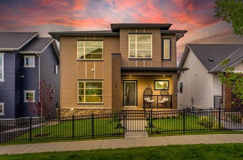 105 Lawthorn Greenway Se, Airdrie, AB, T4A3M7 | Card Image