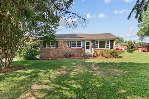 113 Jenny Ln, Pilot Mountain, NC, 27041-8121 | Card Image