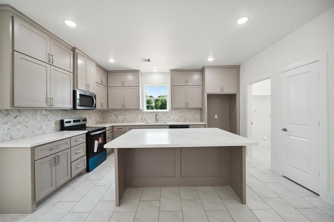 702 Azalea St, House other with 4 bedrooms, 2 bathrooms and 2 parking in Prairie View TX | Image 13