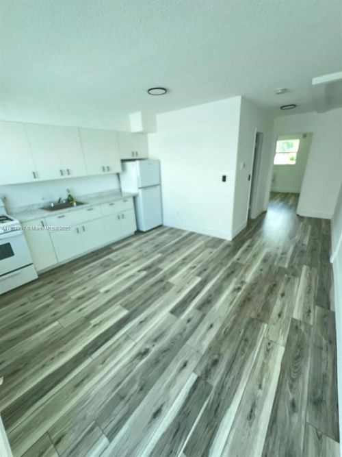 apt-310-524 Washington Ave, Miami Beach, FL, 33139-6619 | Card Image
