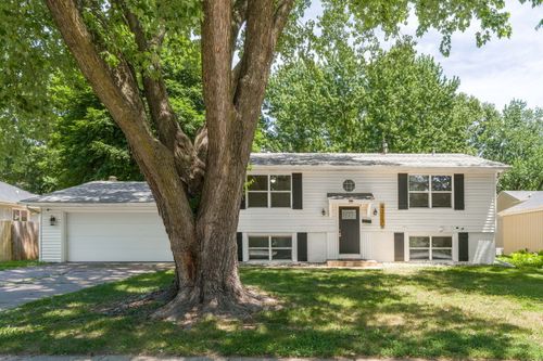 4215 Marquette St, Davenport, IA, 52806-4427 | Card Image