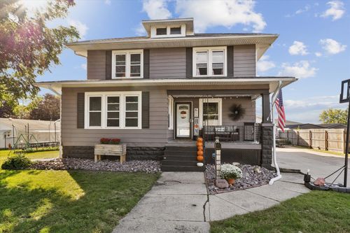 611 12th Ave, De Witt, IA, 52742-1525 | Card Image