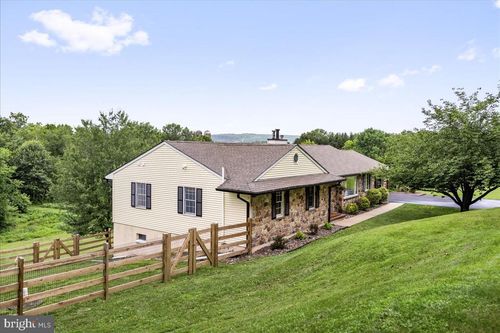 306 Congo Niantic Rd, BARTO, PA, 19504-9355 | Card Image