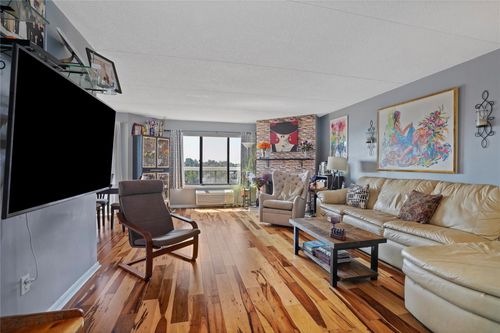 ph12-400 High Point Dr, Hartsdale, NY, 10530-1141 | Card Image