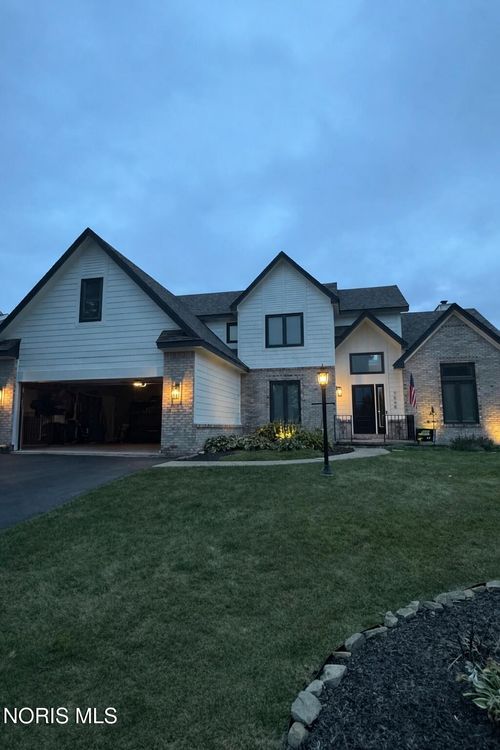 7548 Red Pines Dr, Sylvania, OH, 43560-1890 | Card Image