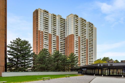 1710-5 Massey Sq, East York, ON, M4C5L6 | Card Image