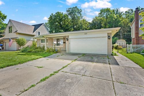 10057 Westlake St, Taylor, MI, 48180-3267 | Card Image