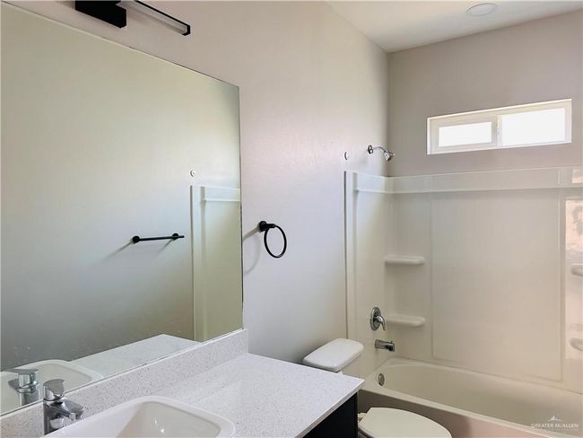 APT-1 - 3401 Frio Ave, Condo with 2 bedrooms, 2 bathrooms and 2 parking in McAllen TX | Image 8