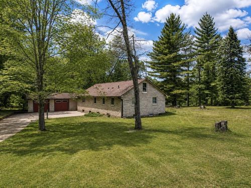 N2725 River Drive, Menominee, MI, 49893 | Card Image