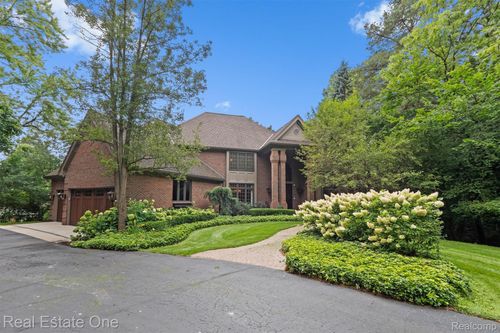 7181 Hillside Dr, Clarkston, MI, 48346-1432 | Card Image