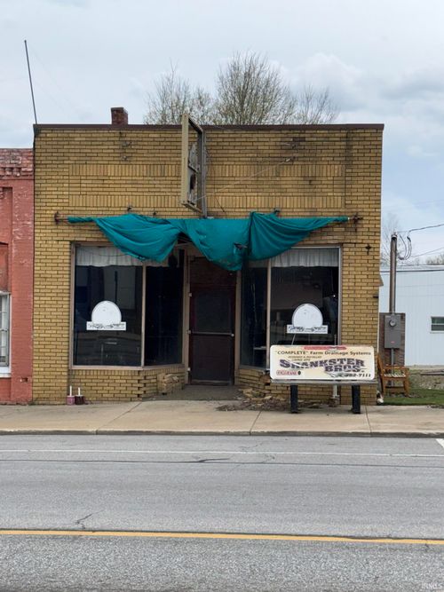 106 S Jefferson St, Silver Lake, IN, 46982-9301 | Card Image