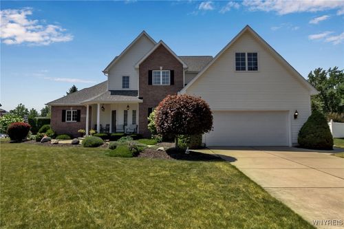5220 Bridle Path Ln, Lewiston, NY, 14092-2069 | Card Image