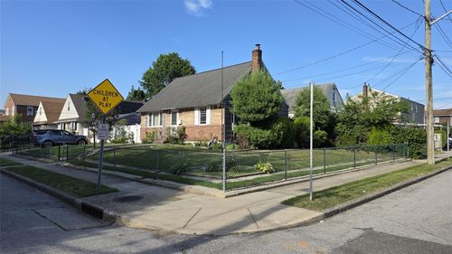 311 Travis Ave, Elmont, NY, 11003-3043 | Card Image