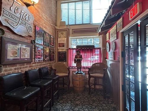 112 W Grand St, Whitewright, TX, 75491-2139 | Card Image