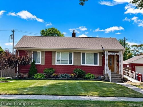 22474 Raven Ave, Eastpointe, MI, 48021-2648 | Card Image