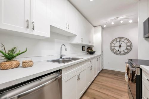 107-15020 N Bluff Rd, White Rock, BC, V4B5A4 | Card Image