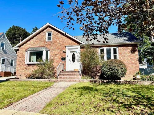 215 Mineola Ave, Carle Place, NY, 11514-1618 | Card Image