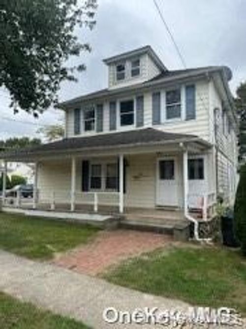 34 Wolfle St, Glen Cove, NY, 11542-3860 | Card Image