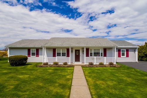 39 Davisville Ln, Narragansett, RI, 02882-4828 | Card Image