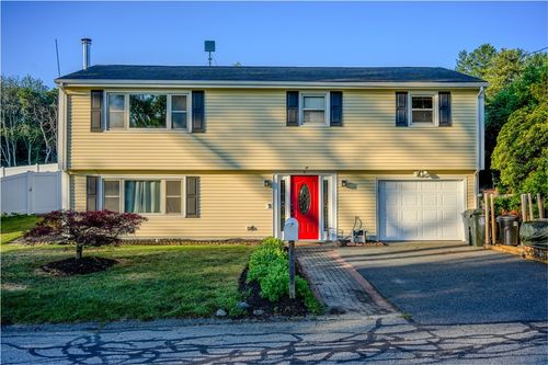150 Coolidge St, Swansea, MA, 02777-2624 | Card Image