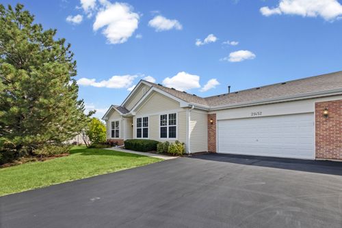21452-21452 Papoose Lake Dr, Crest Hill, IL, 60403-1559 | Card Image