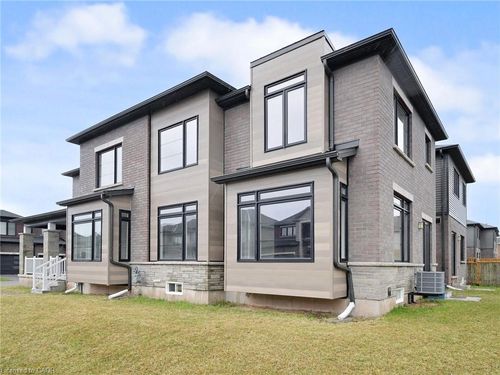 41 Bentgrass Dr, Welland, ON, L3B0H4 | Card Image