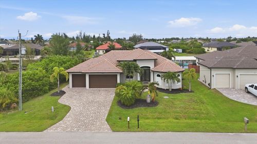 8330 Tracy Cir, Port Charlotte, FL, 33981-3368 | Card Image