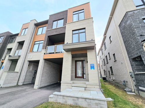 15 Delano Way, Newmarket, ON, L3X0L1 | Card Image