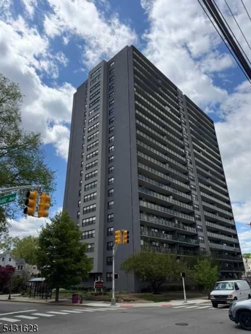10i-285 Aycrigg Ave, Passaic, NJ, 07055-3727 | Card Image