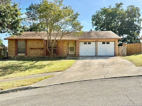 5819 Champions Hill Dr, San Antonio, TX, 78233-4451 | Card Image