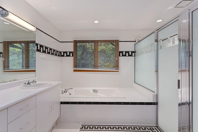 12_107SMerrivale_13_PrimaryBathroom_HiRe | Image 11