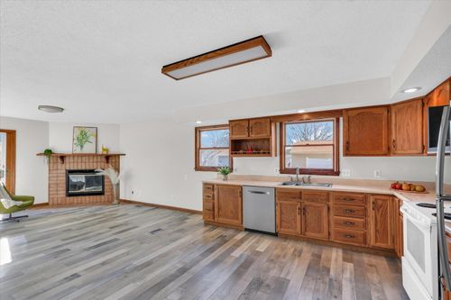 705 Scovill St, Urbana, IL, 61801-6886 | Card Image