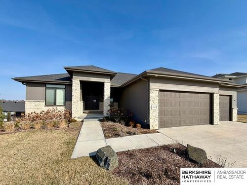 20618 Boulder St, Gretna, NE, 68028-4077 | Card Image