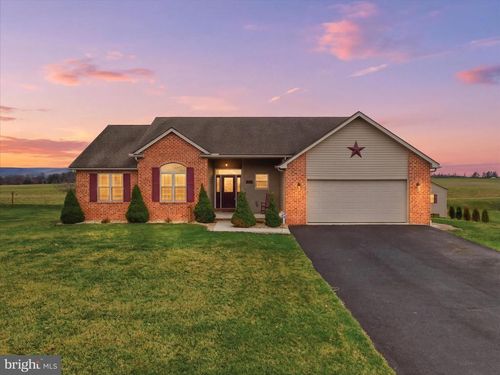 570 Starr Ave, Chambersburg, PA, 17202-9669 | Card Image