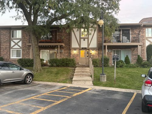 18-204-9s220 S Frontage Rd, Willowbrook, IL, 60527-2642 | Card Image