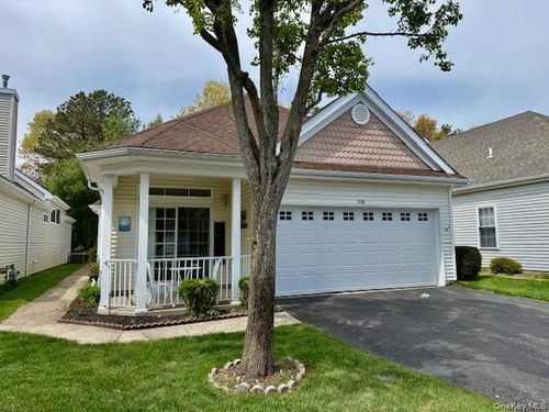 530 Leisure Dr, Ridge, NY, 11961-1647 | Card Image